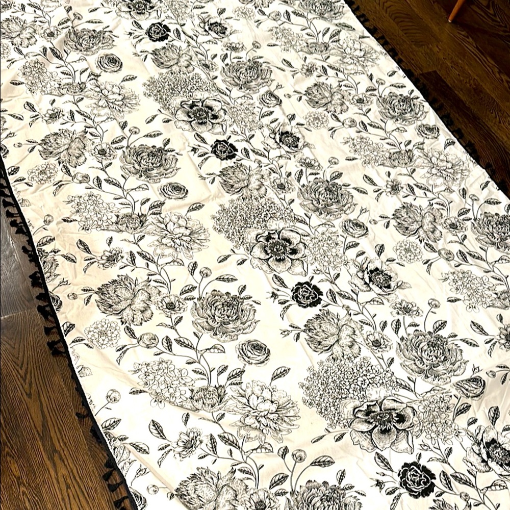 Floral Black and White Tapestry toile tablecloth! NEW without tags